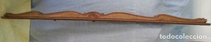 Oggetti Antichi: Cornisa Antigua en madera. Tallada a mano.