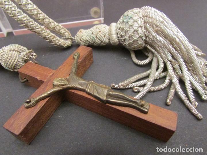 Antig&uuml;edades: CORD&Oacute;N CON BORLA Y CRUCIFIJO PRIMERA COMUNI&Oacute;N - Foto 1