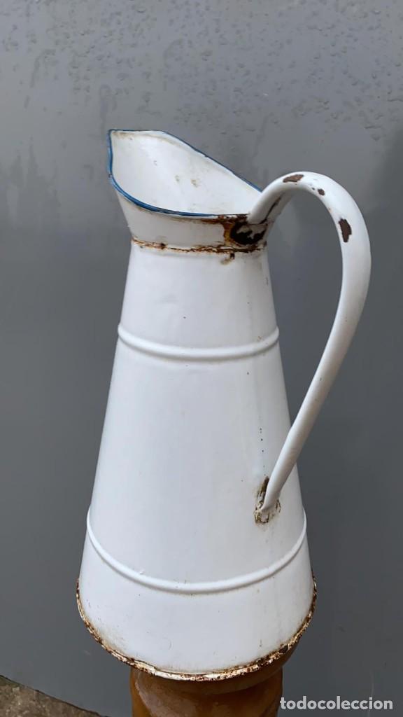 Antig&uuml;edades: JARRA ESMALTADA DE HIERRO DE 38 CMS. ALTO - Foto 2