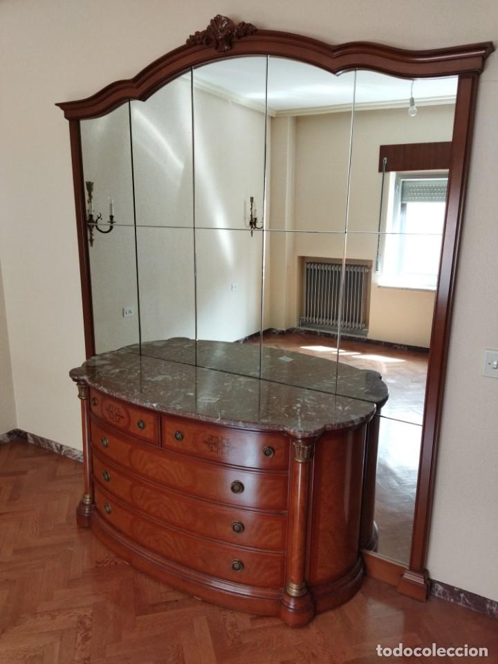 Antig&uuml;edades: COMODA CON ESPEJO - Foto 1