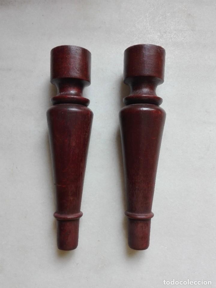 Antig&uuml;edades: DOS PATAS MADERA COLOR CAOBA PARA MUEBLE