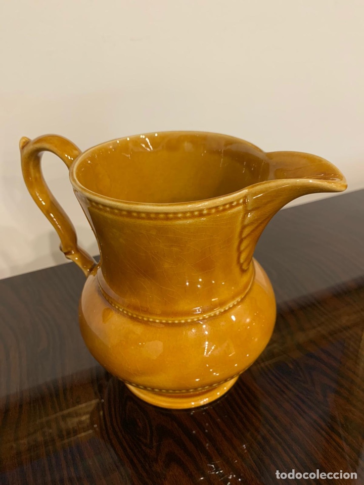Antig&uuml;edades: Jarra cer&aacute;mica inglesa color miel. S.XX