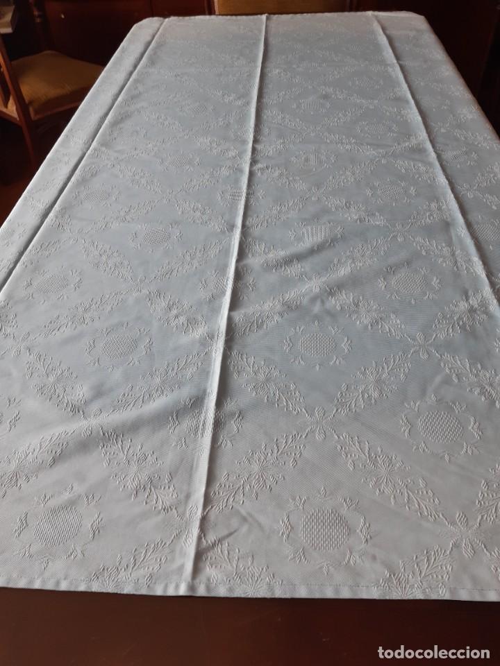 Antig&uuml;edades: MANTEL ADAMASCADO CELESTE P&Aacute;LIDO - Foto 1