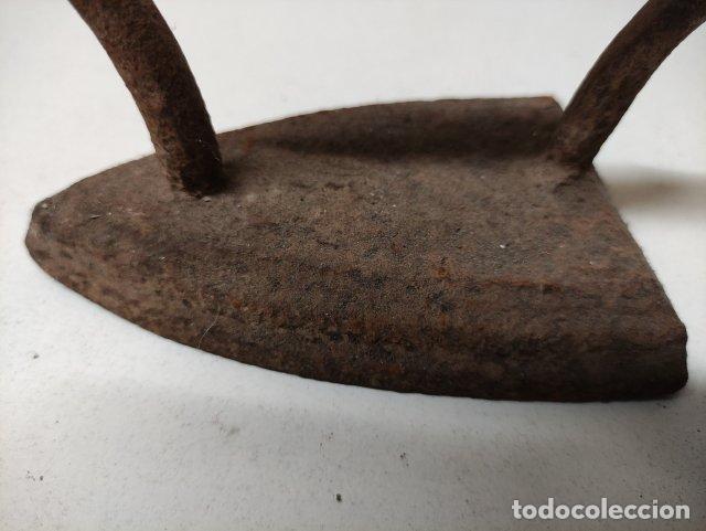 Antig&uuml;edades: ANTIGUA PLANCHA DE HIERRO - Foto 2