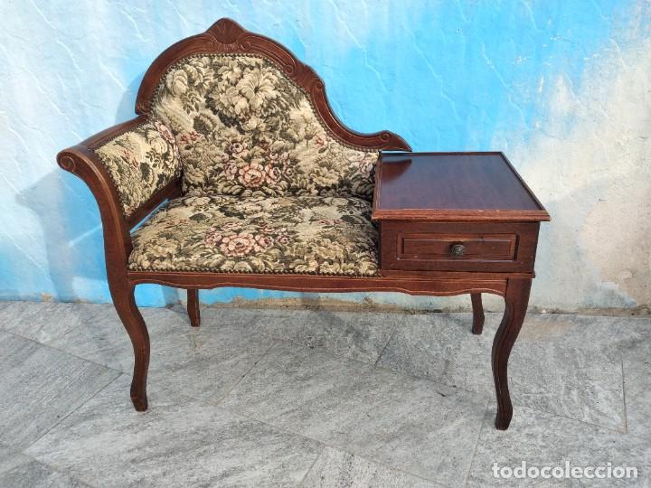Antigüedades: Antiguo sofá con mesa para teléfono con 1 cajón, estilo isabelino ,madera noble. sirca 1910 - Foto 3 - 260273115