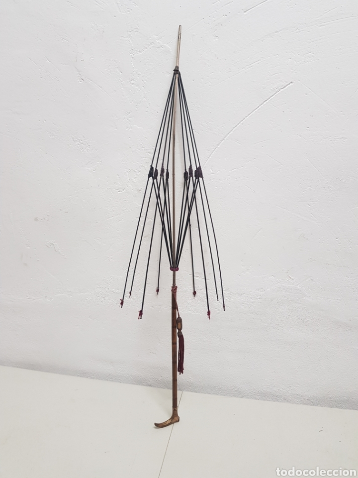 Antig&uuml;edades: Sombrilla de bamb&uacute; con pu&ntilde;o de bronce - Foto 1