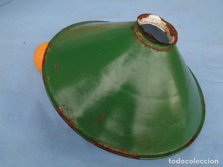Antig&uuml;edades: TULIPA DE CHAPA ESMALTADA BICOLOR - Foto 1