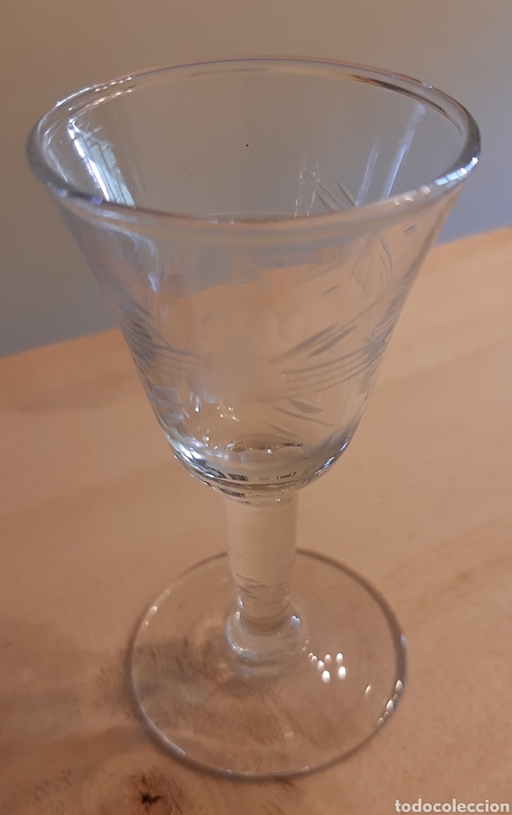 Juego de 8 copas de cristal tallado para licor – Cash Inmediato