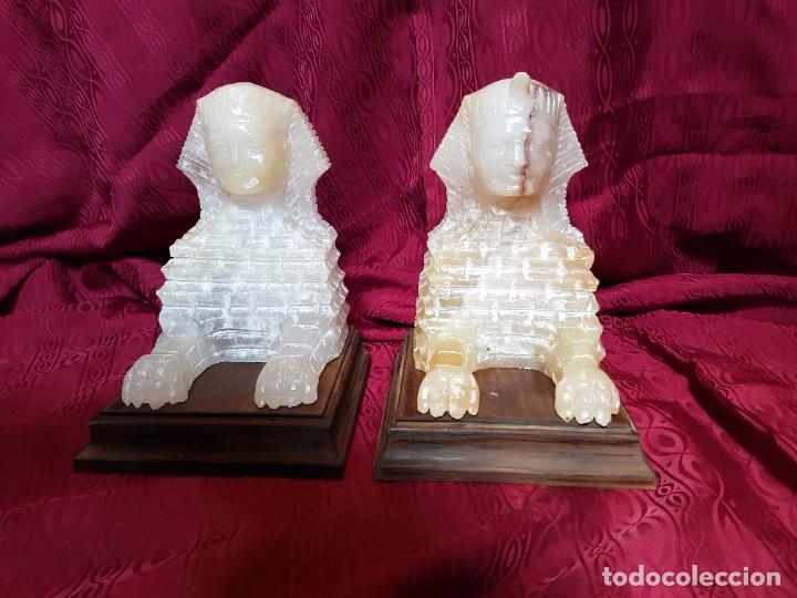 Oggetti Antichi: Esfinge tipo ,estilo imperio antigua peana madera figura alabastro tallado.