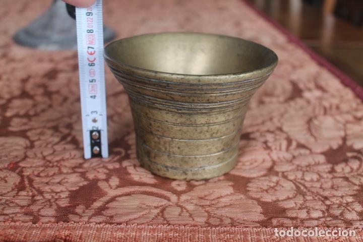 Antig&uuml;edades: mortero campaniforme de lineas g&oacute;ticas - Foto 1
