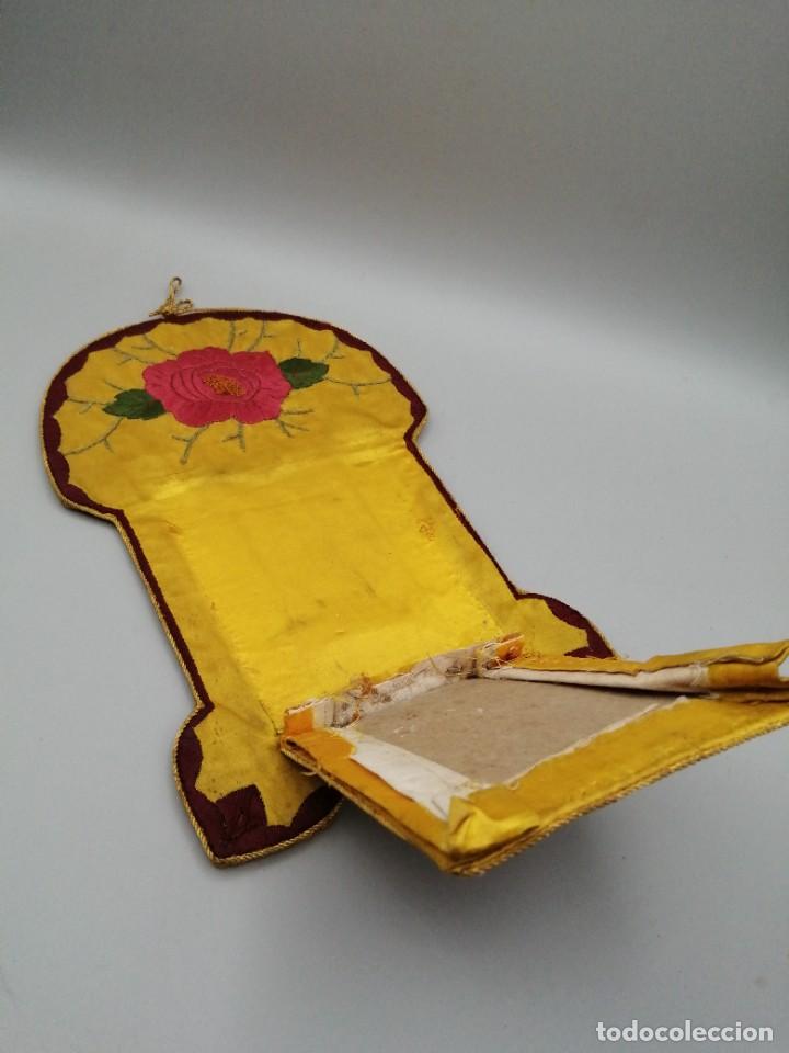 Antig&uuml;edades: Seda bordada. Guarda cartas - Foto 4