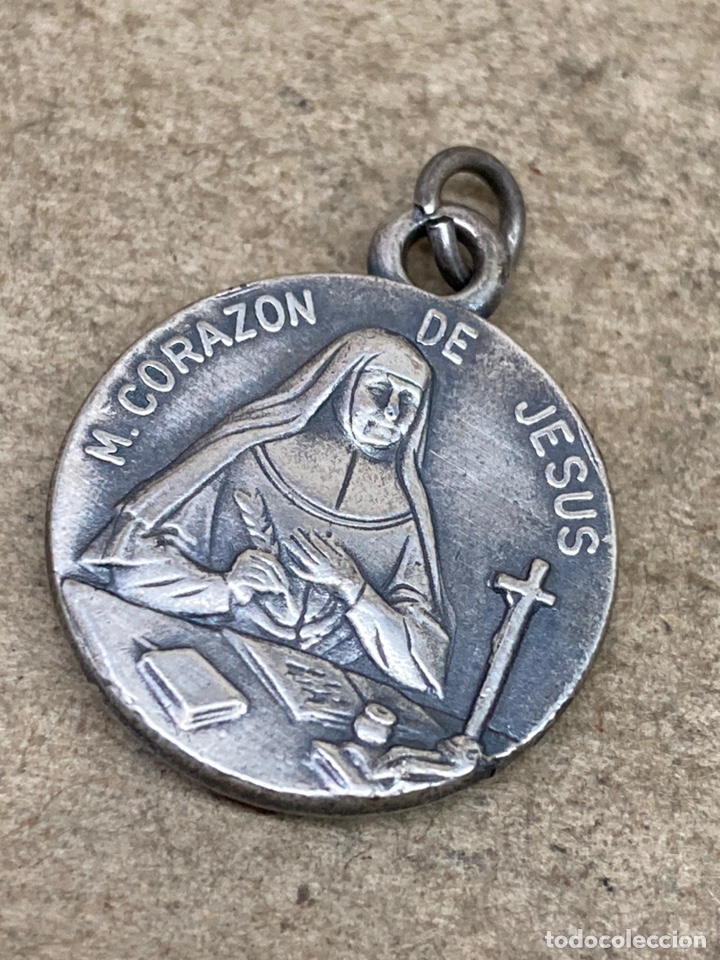 Antig&uuml;edades: Medalla de plata con reliquia de religiosa - Foto 1