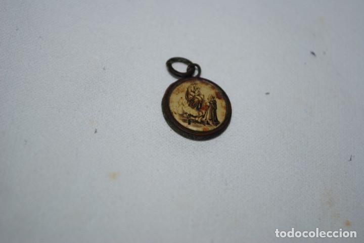 Antig&uuml;edades: ANTIGUA MEDALLA DE LA BEATA IMELDA . - Foto 2