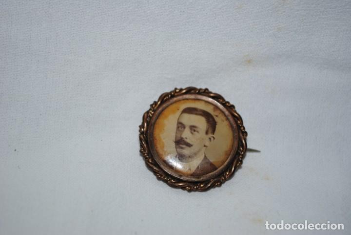 Antig&uuml;edades: ANTIGUO BROCHE RECORDATORIO - Foto 1