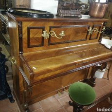Antigüedades: PIANO CHAPEADO NOGAL. Lote 260720420