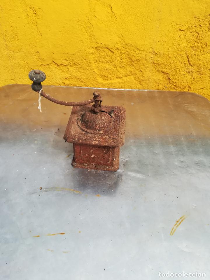Antig&uuml;edades: Antiguo molinillo de cafe - Foto 2