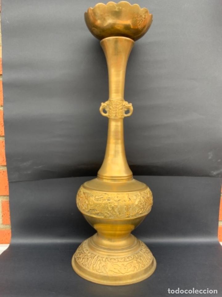 Antig&uuml;edades: &Eacute;xotico candelero Coreano de bronce . 48 cm. - Foto 2