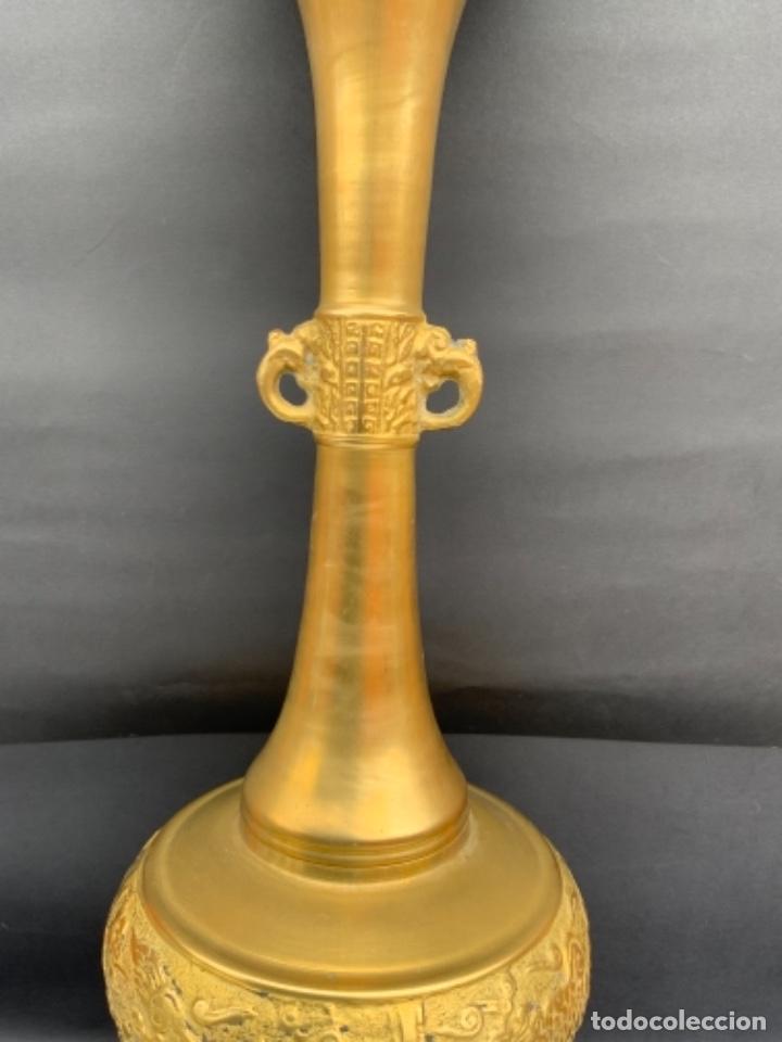 Antig&uuml;edades: &Eacute;xotico candelero Coreano de bronce . 48 cm. - Foto 4