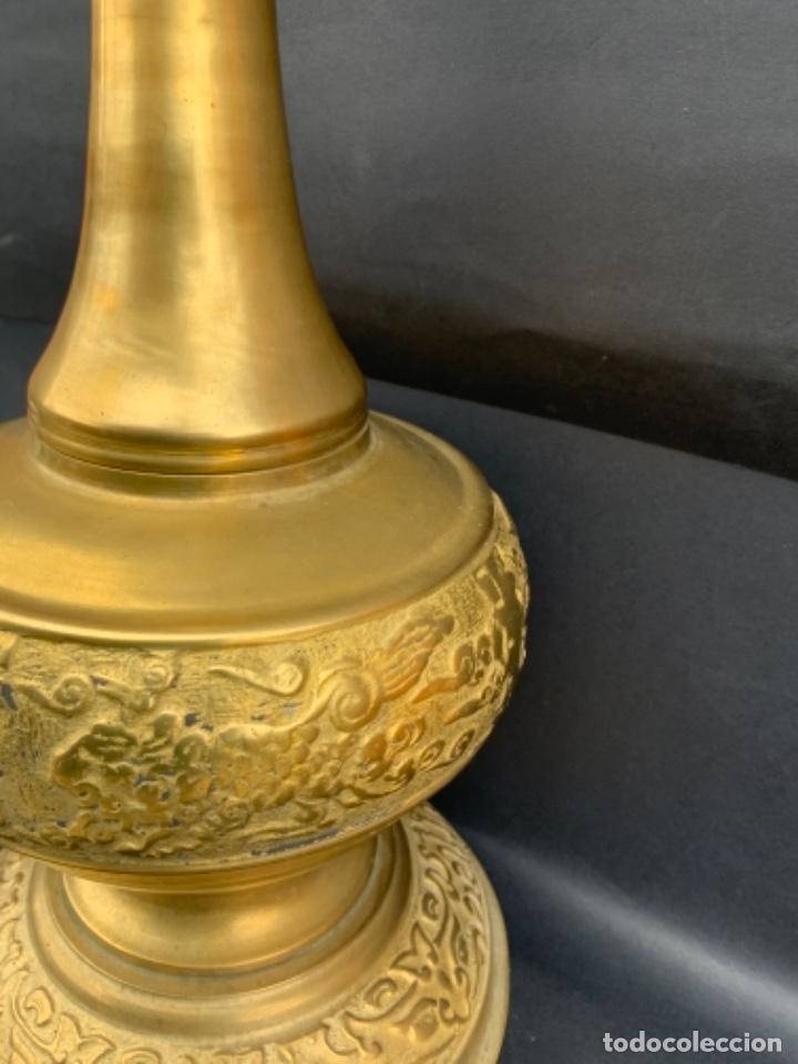 Antig&uuml;edades: &Eacute;xotico candelero Coreano de bronce . 48 cm. - Foto 6