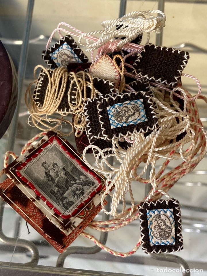 Antig&uuml;edades: Lote de escapularios - Foto 1