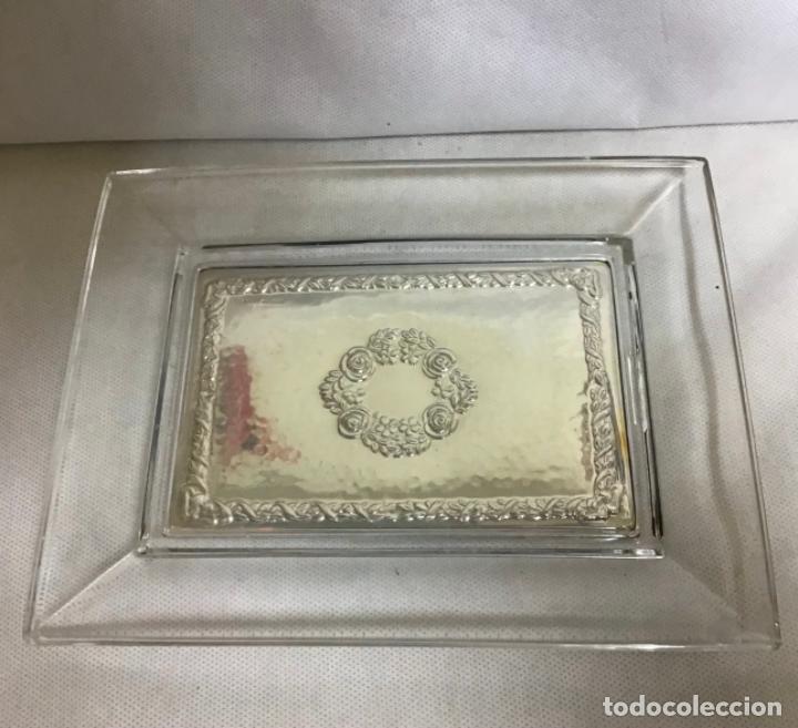 Antig&uuml;edades: BANDEJA DE CRISTAL Y PLATA - Foto 1