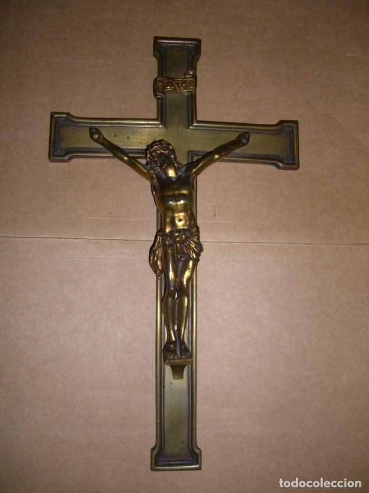 Antig&uuml;edades: CRUCIFIJO DE BRONCE . - Foto 1