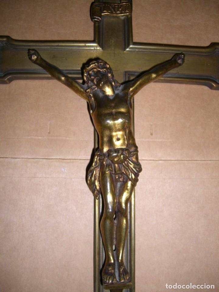 Antig&uuml;edades: CRUCIFIJO DE BRONCE . - Foto 2