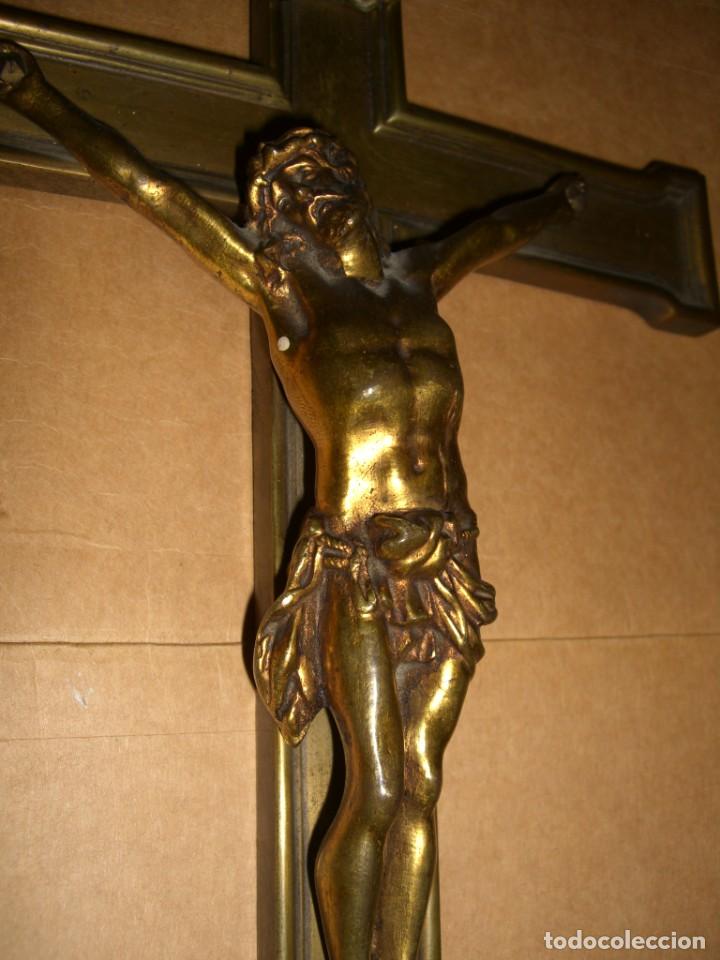 Antig&uuml;edades: CRUCIFIJO DE BRONCE . - Foto 9