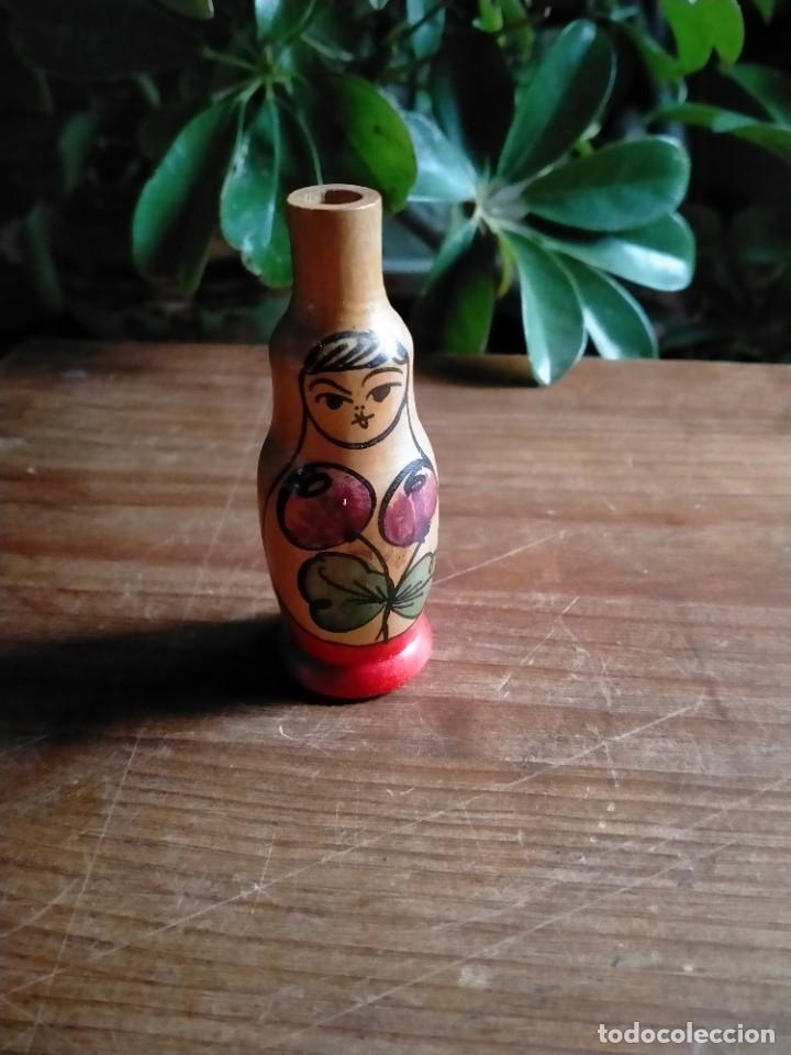 Antig&uuml;edades: MU&Ntilde;ECA SILBATO MATRIOSKAS PINTADO A MANO