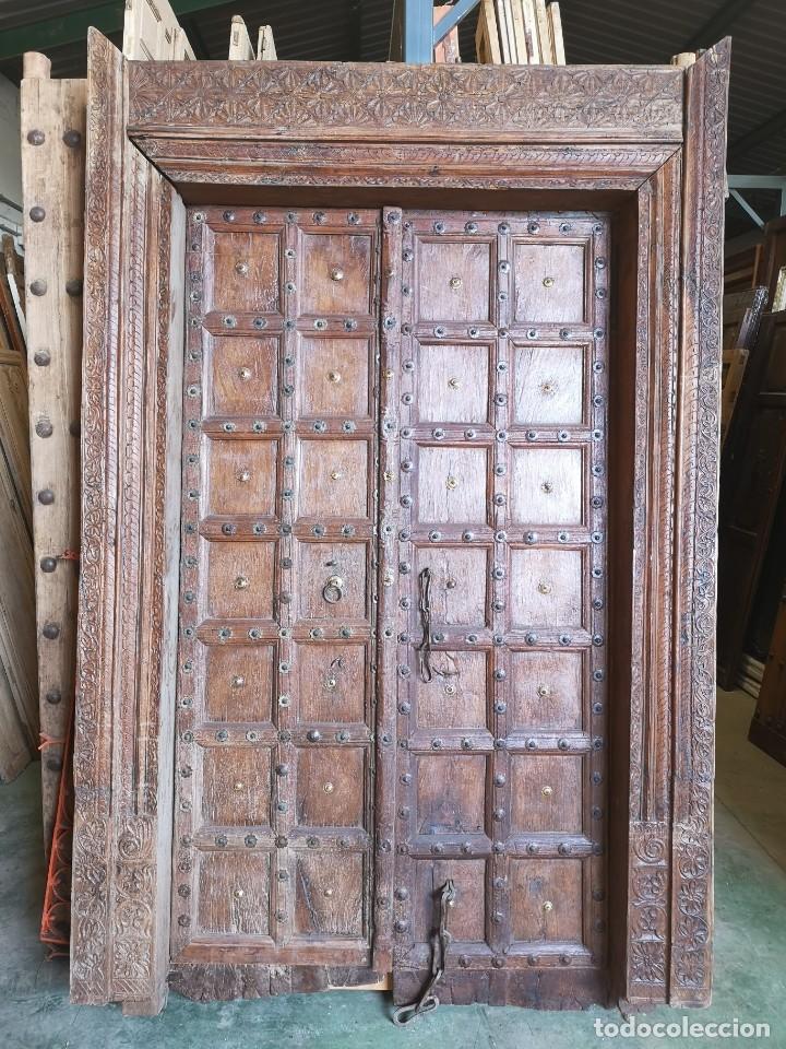 Puerta antigua de la India