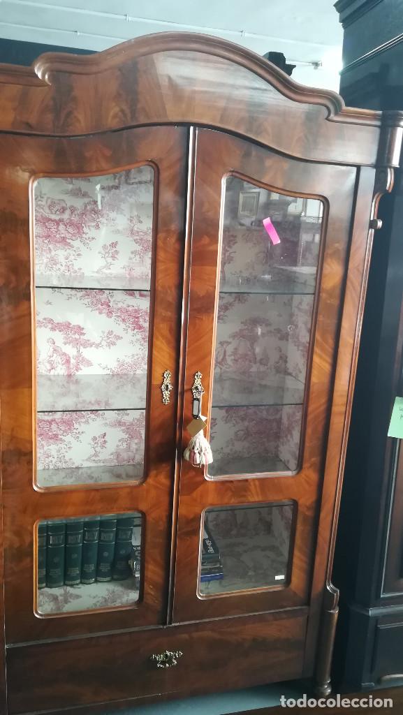 Antig&uuml;edades: VITRINA BIEDERMEIER PALMA DE CAOBA - Foto 3