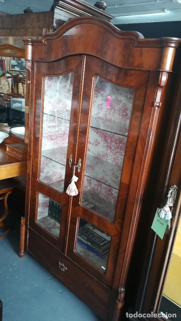 Antig&uuml;edades: VITRINA BIEDERMEIER PALMA DE CAOBA - Foto 2