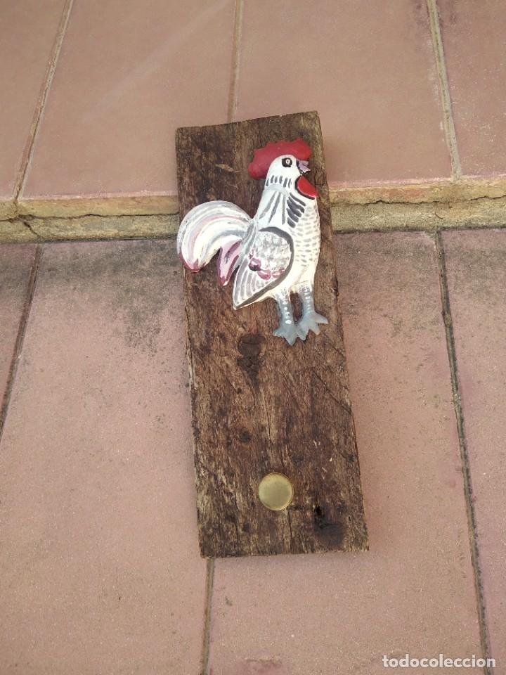 Antig&uuml;edades: Perchero gallo - Foto 4