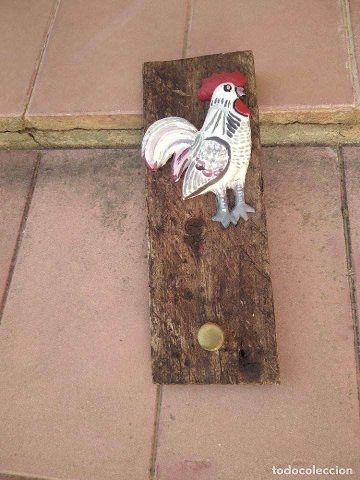 Antig&uuml;edades: Perchero gallo - Foto 1
