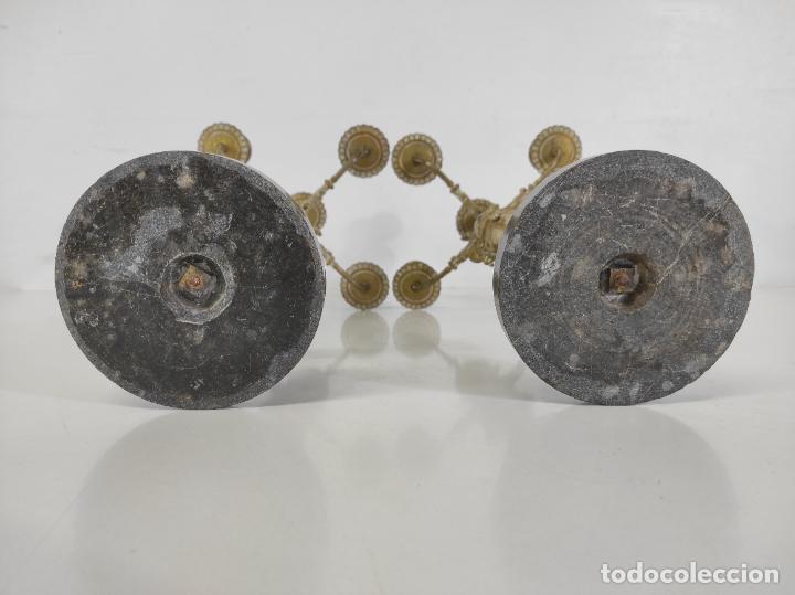 Antigüedades: Pareja de Candelabros - Bronce Cincelado - Base en Mármol Negro Bélgica - S. XIX - Foto 19 - 261552725