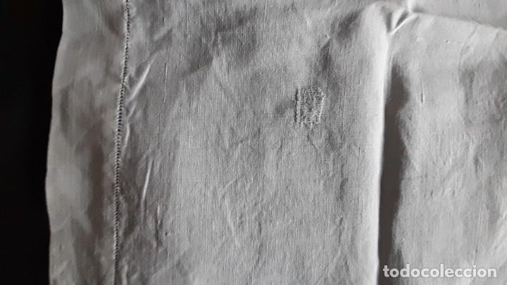 Antig&uuml;edades: 4 SERVILLETAS DE FINO ALGOD&Oacute;N - Foto 3