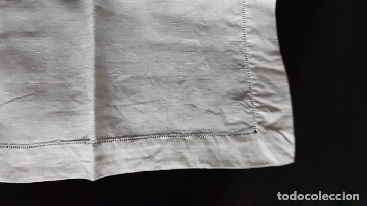 Antig&uuml;edades: 4 SERVILLETAS DE FINO ALGOD&Oacute;N - Foto 4