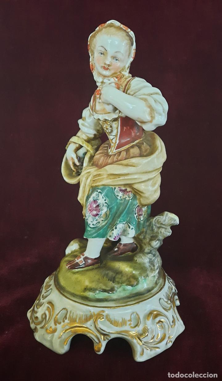 Antig&uuml;edades: PORCELANAS HISPANIA - DAMA CON CESTA DE FRUTAS. - Foto 2