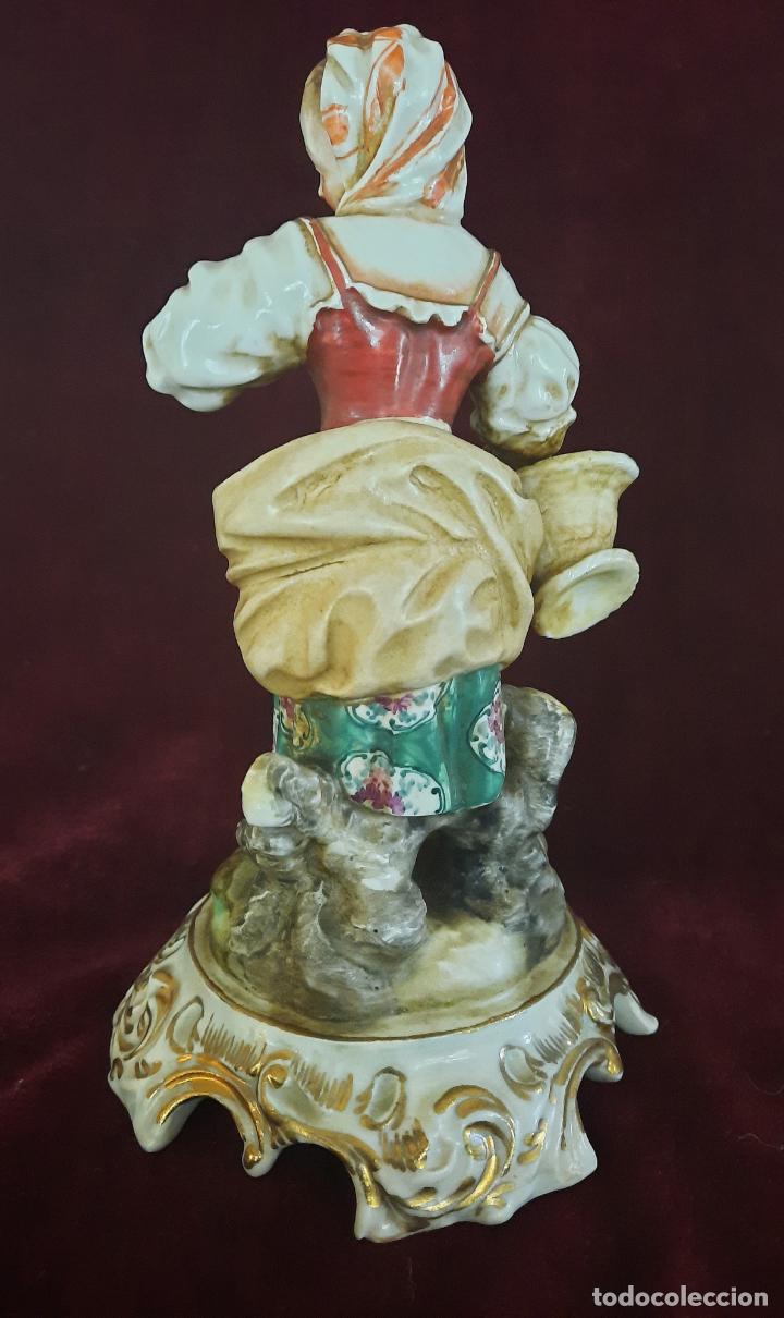 Antig&uuml;edades: PORCELANAS HISPANIA - DAMA CON CESTA DE FRUTAS. - Foto 3