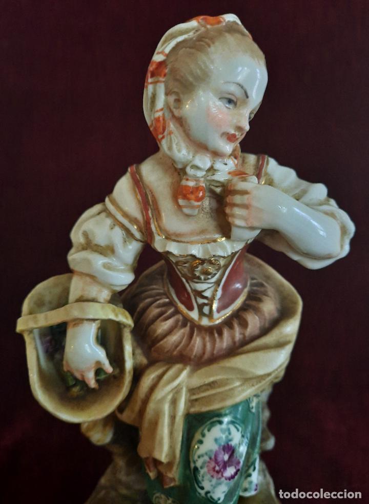 Antig&uuml;edades: PORCELANAS HISPANIA - DAMA CON CESTA DE FRUTAS. - Foto 5