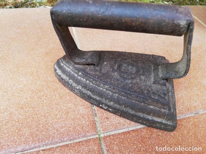 Antig&uuml;edades: Antigua plancha de hierro. - Foto 1