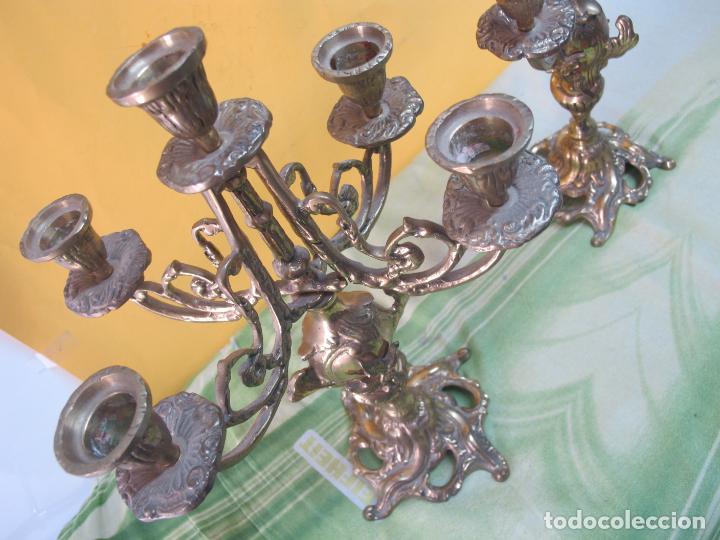 Antig&uuml;edades: PAREJA DE CANDELABROS, EN BRONCE, DE CINCO BRAZOS - Foto 3