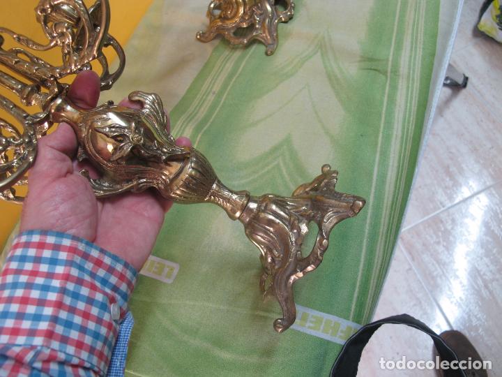 Antig&uuml;edades: PAREJA DE CANDELABROS, EN BRONCE, DE CINCO BRAZOS - Foto 5