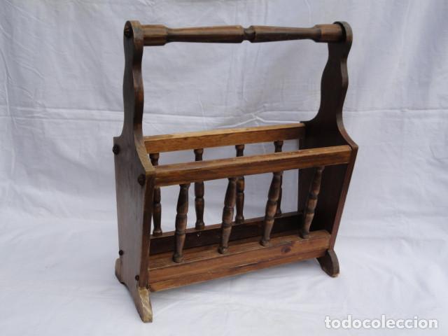 Antig&uuml;edades: REVISTERO DE MADERA. - Foto 2
