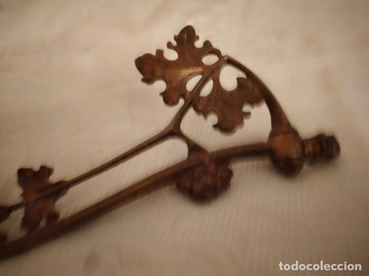 Antig&uuml;edades: Antiguo candelabro de piano de bronce - Foto 6