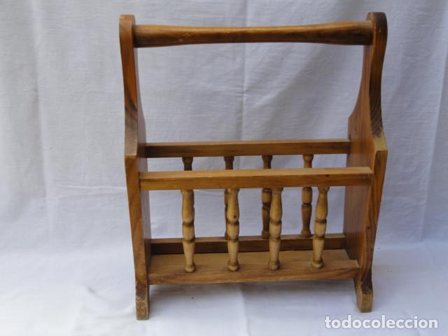 Antig&uuml;edades: REVISTERO DE MADERA. - Foto 1