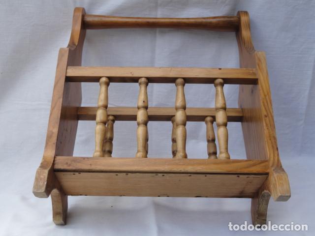 Antig&uuml;edades: REVISTERO DE MADERA. - Foto 6