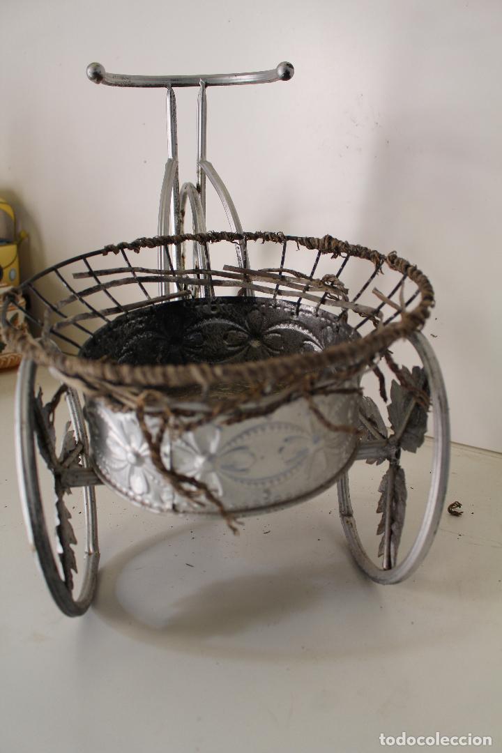 Antig&uuml;edades: Macetero triciclo de metal - Foto 2