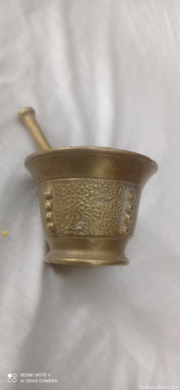 Antig&uuml;edades: Antiguo mortero bronce cuatro costillas