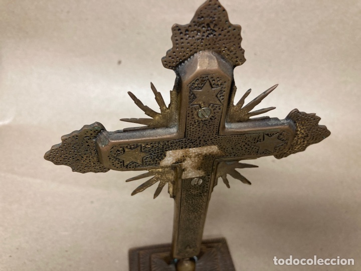 Antig&uuml;edades: Crucifijo de laton - Foto 5